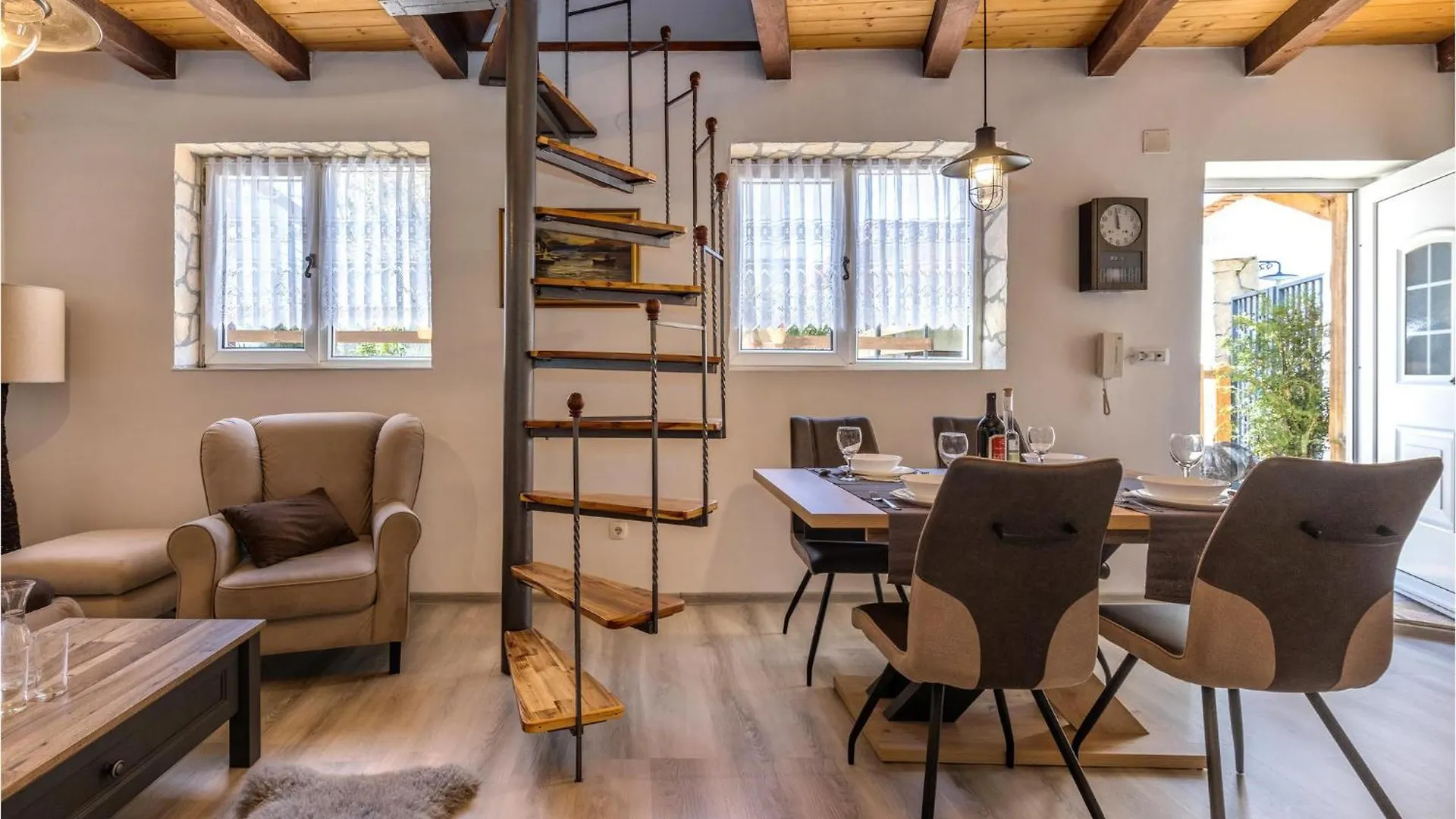 2 Bedroom Lovely Home In Novi Vinodolski Holiday home
