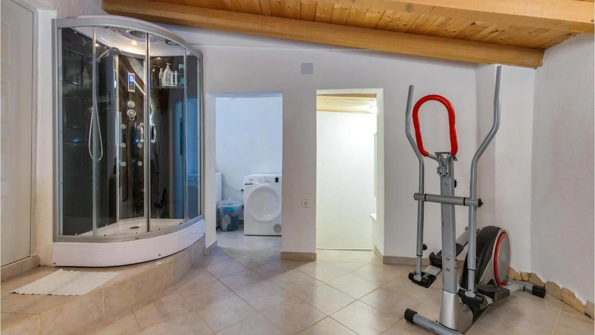 2 Bedroom Lovely Home In Novi Vinodolski Holiday home