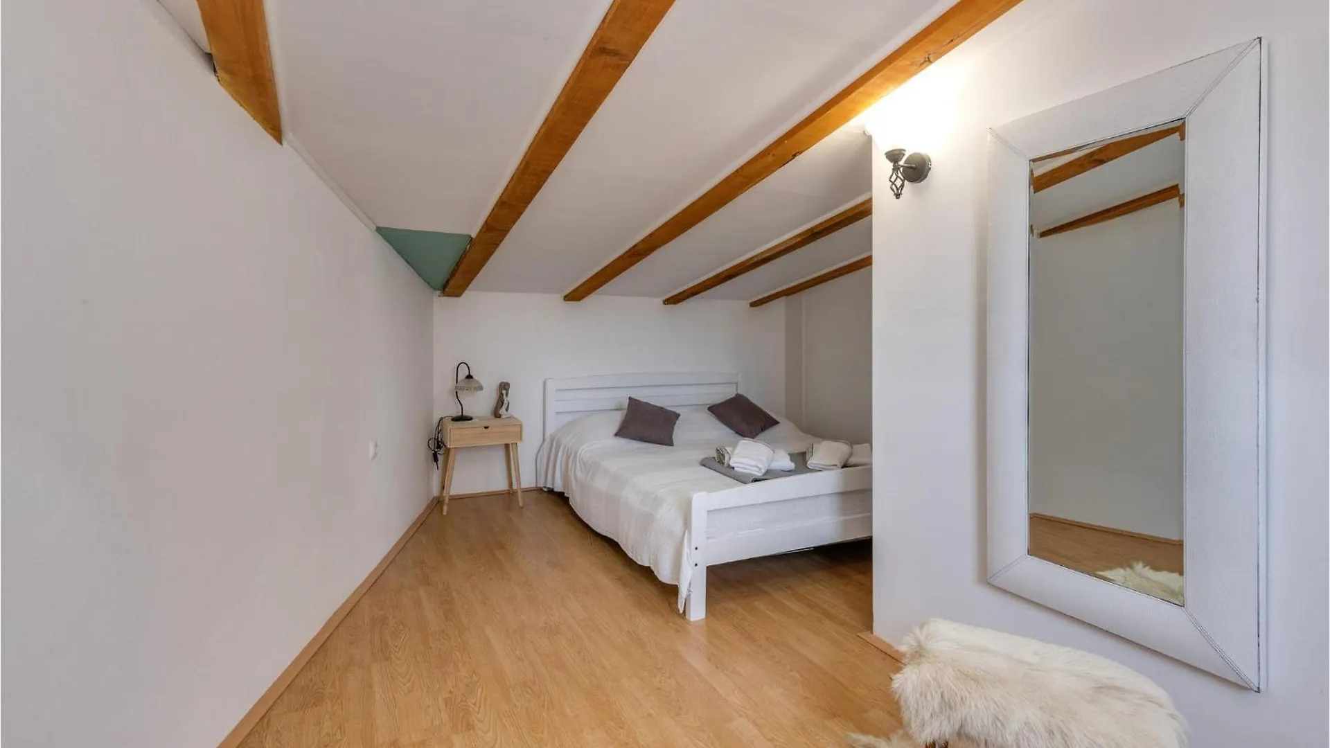 2 Bedroom Lovely Home In Novi Vinodolski Holiday home